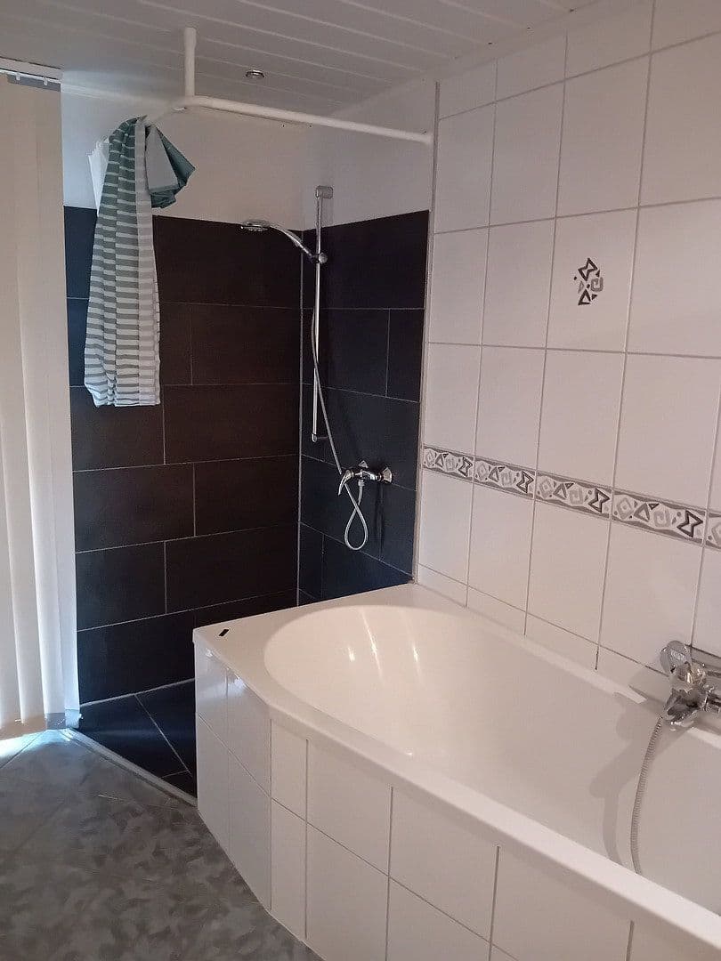 Prenájom domu 150 m², pozemok 150 m², Schwarzer Straße 13, Schwalmtal, Hesensko Prenájom domu 150 m², pozemok 150 m², Schwarzer Straße 13, Schwalmtal, Hesensko
