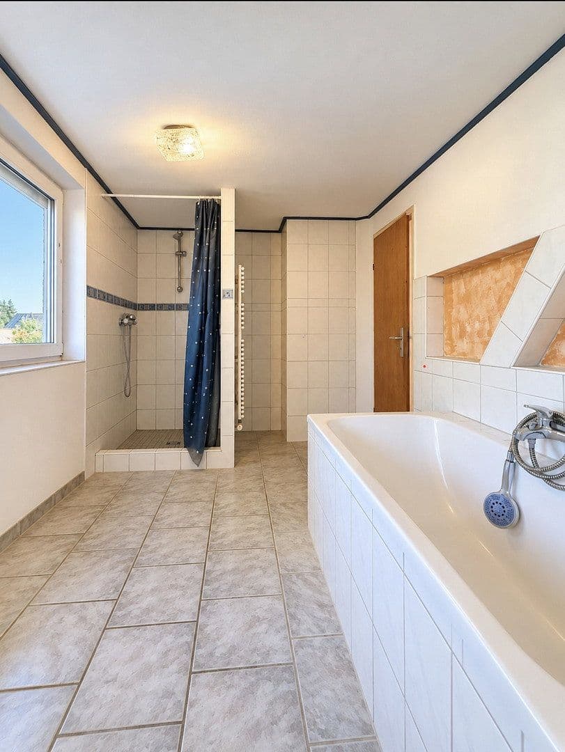 Prenájom domu 135 m², pozemok 1.000 m², Rißstraße 41, Ehingen (Donau), Bádensko-Wurttembersko Prenájom domu 135 m², pozemok 1.000 m², Rißstraße 41, Ehingen (Donau), Bádensko-Wurttembersko