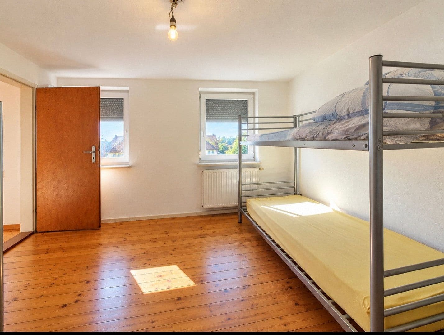 Prenájom domu 135 m², pozemok 1.000 m², Rißstraße 41, Ehingen (Donau), Bádensko-Wurttembersko Prenájom domu 135 m², pozemok 1.000 m², Rißstraße 41, Ehingen (Donau), Bádensko-Wurttembersko