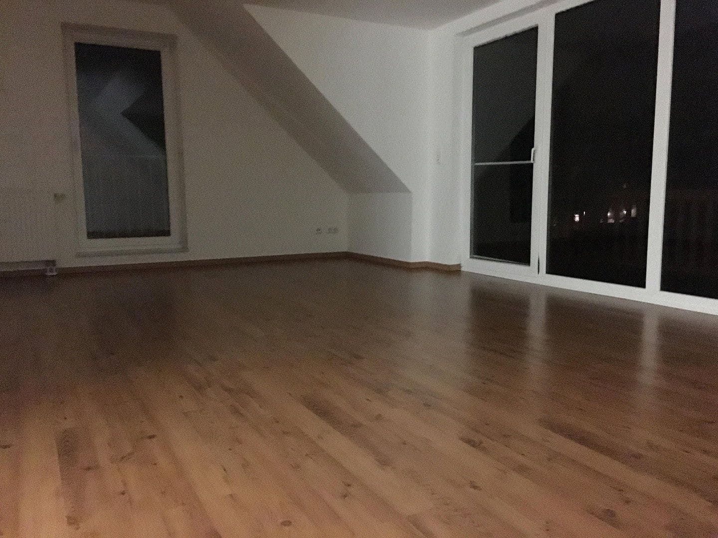 Prenájom bytu 4-izbový 95 m², Dohren, Dolné Sasko Prenájom bytu 4-izbový 95 m², Dohren, Dolné Sasko