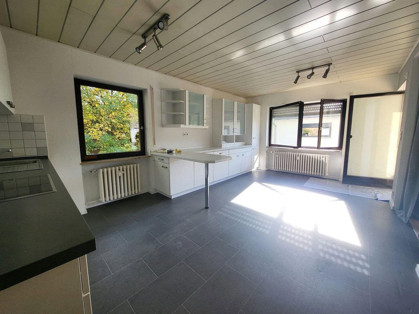 Prenájom bytu 3-izbový 98 m², Würzburg, Bavorsko Prenájom bytu 3-izbový 98 m², Würzburg, Bavorsko