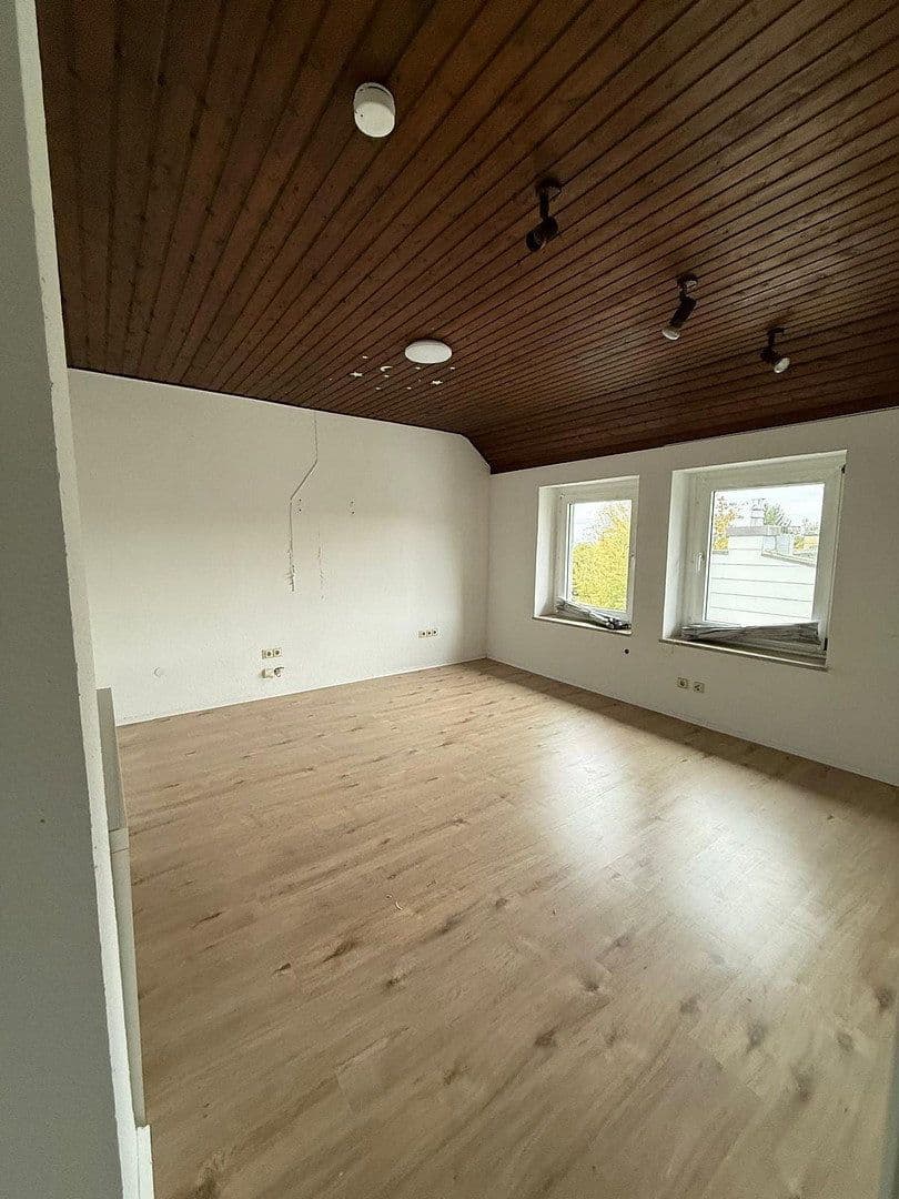 Prenájom bytu 3-izbový 110 m², Dönhoffstr. 31, Solingen, Severné Porýnie - Westfálsko Prenájom bytu 3-izbový 110 m², Dönhoffstr. 31, Solingen, Severné Porýnie - Westfálsko