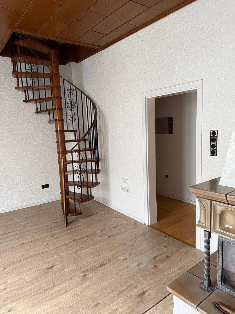 Prenájom bytu 3-izbový 110 m², Dönhoffstr. 31, Solingen, Severné Porýnie - Westfálsko Prenájom bytu 3-izbový 110 m², Dönhoffstr. 31, Solingen, Severné Porýnie - Westfálsko