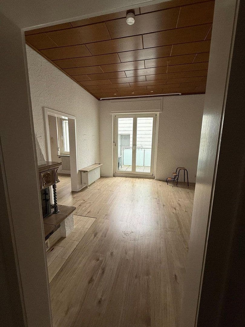 Prenájom bytu 3-izbový 110 m², Dönhoffstr. 31, Solingen, Severné Porýnie - Westfálsko Prenájom bytu 3-izbový 110 m², Dönhoffstr. 31, Solingen, Severné Porýnie - Westfálsko