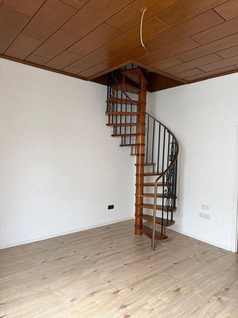 Prenájom bytu 3-izbový 110 m², Dönhoffstr. 31, Solingen, Severné Porýnie - Westfálsko Prenájom bytu 3-izbový 110 m², Dönhoffstr. 31, Solingen, Severné Porýnie - Westfálsko
