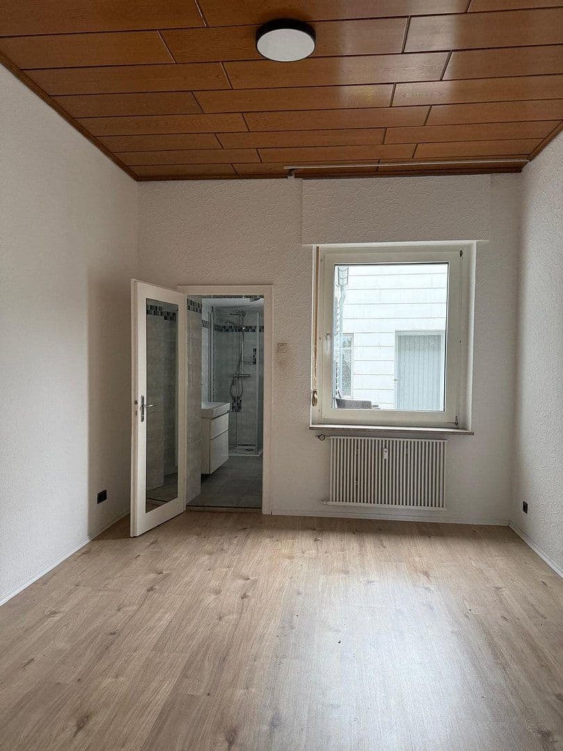 Prenájom bytu 3-izbový 110 m², Dönhoffstr. 31, Solingen, Severné Porýnie - Westfálsko Prenájom bytu 3-izbový 110 m², Dönhoffstr. 31, Solingen, Severné Porýnie - Westfálsko