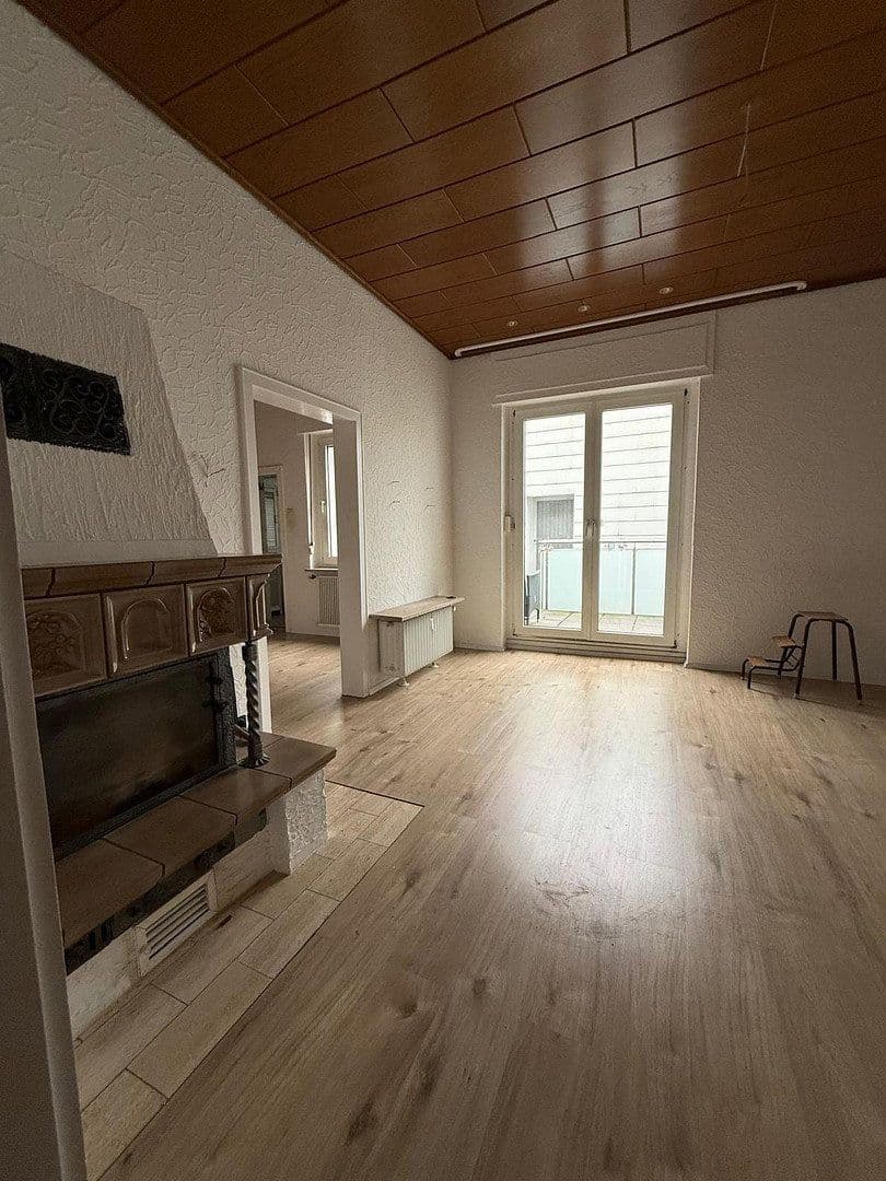 Prenájom bytu 3-izbový 110 m², Dönhoffstr. 31, Solingen, Severné Porýnie - Westfálsko Prenájom bytu 3-izbový 110 m², Dönhoffstr. 31, Solingen, Severné Porýnie - Westfálsko