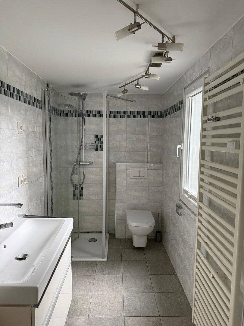Prenájom bytu 3-izbový 110 m², Dönhoffstr. 31, Solingen, Severné Porýnie - Westfálsko Prenájom bytu 3-izbový 110 m², Dönhoffstr. 31, Solingen, Severné Porýnie - Westfálsko