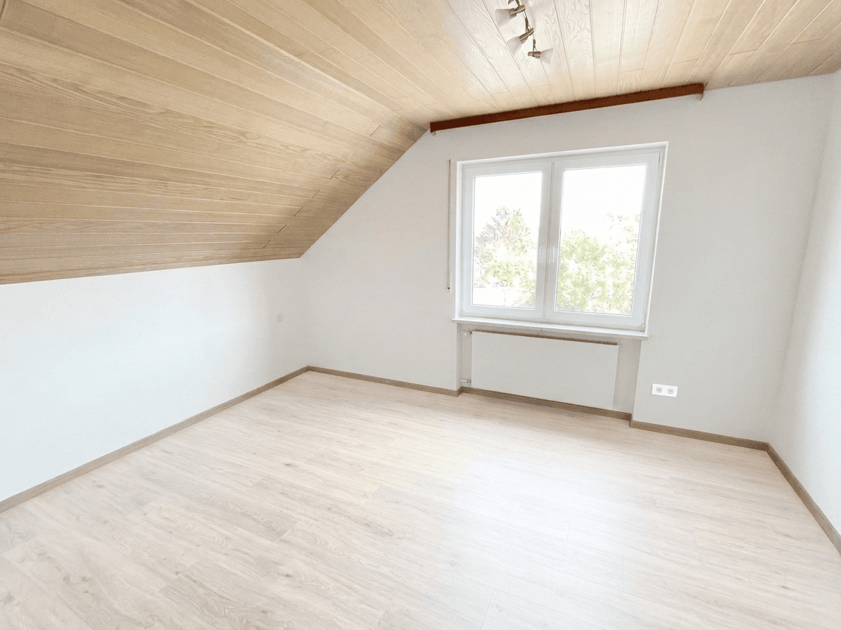 Prenájom domu 130 m², pozemok 374 m², Siegsdorfer Straße, München, Bavorsko Prenájom domu 130 m², pozemok 374 m², Siegsdorfer Straße, München, Bavorsko