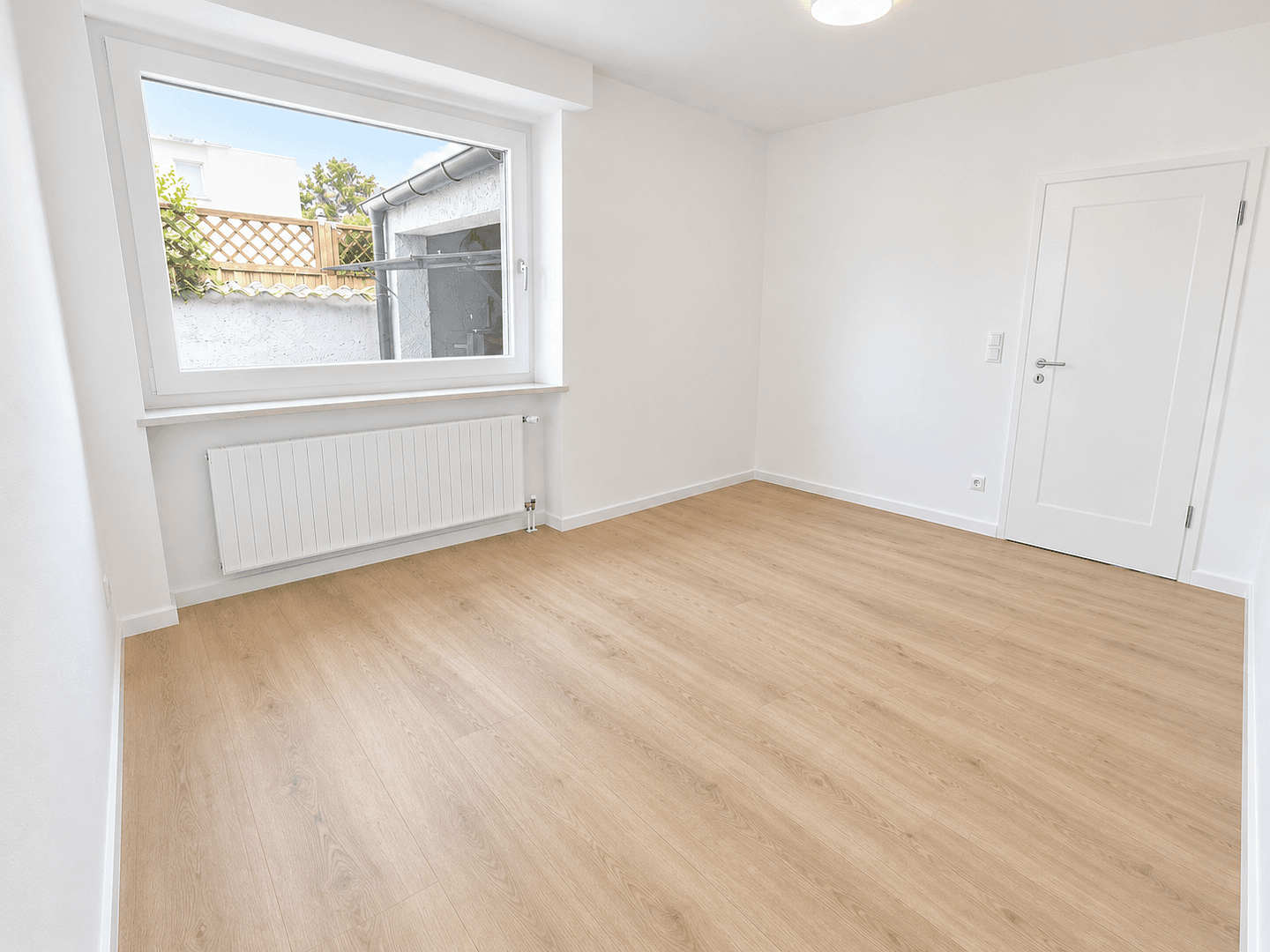 Prenájom domu 130 m², pozemok 374 m², Siegsdorfer Straße, München, Bavorsko Prenájom domu 130 m², pozemok 374 m², Siegsdorfer Straße, München, Bavorsko