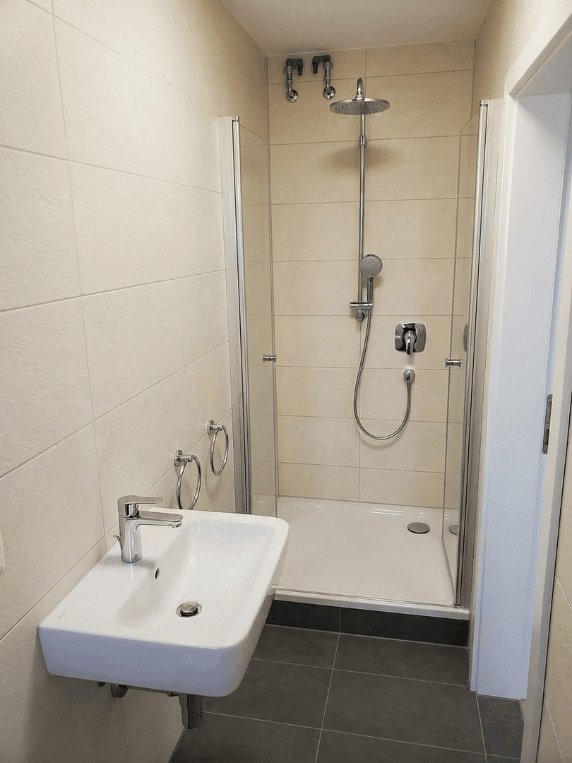 Prenájom domu 130 m², pozemok 374 m², Siegsdorfer Straße, München, Bavorsko Prenájom domu 130 m², pozemok 374 m², Siegsdorfer Straße, München, Bavorsko