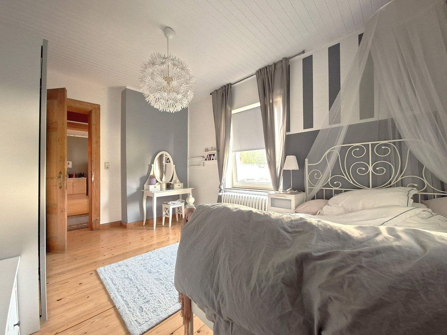 Prenájom bytu 4-izbový 132 m², Rinteln, Dolné Sasko Prenájom bytu 4-izbový 132 m², Rinteln, Dolné Sasko