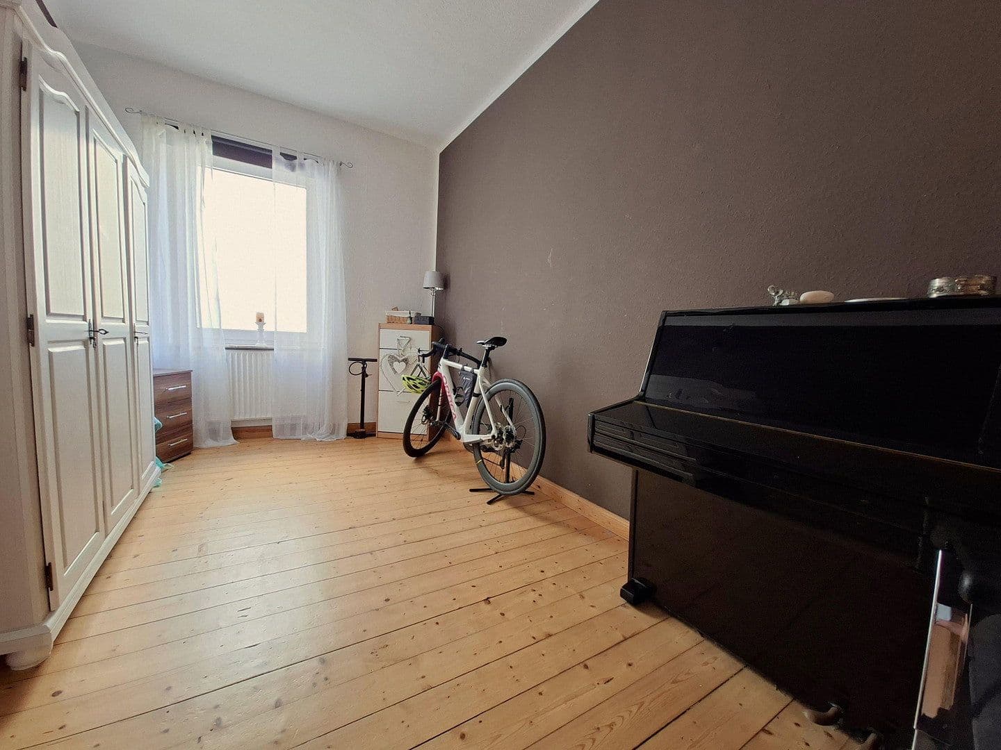 Prenájom bytu 4-izbový 132 m², Rinteln, Dolné Sasko Prenájom bytu 4-izbový 132 m², Rinteln, Dolné Sasko