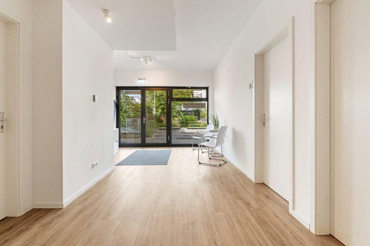 Prenájom kancelárie 23 m², Strandstraße 136, Timmendorfer Strand, Šlezvicko-Holštajnsko Prenájom kancelárie 23 m², Strandstraße 136, Timmendorfer Strand, Šlezvicko-Holštajnsko
