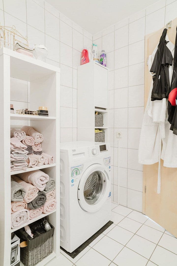 Prenájom bytu 4-izbový 84 m², Hohenzollernstraße, Koblenz, Porýnie-Falcko Prenájom bytu 4-izbový 84 m², Hohenzollernstraße, Koblenz, Porýnie-Falcko