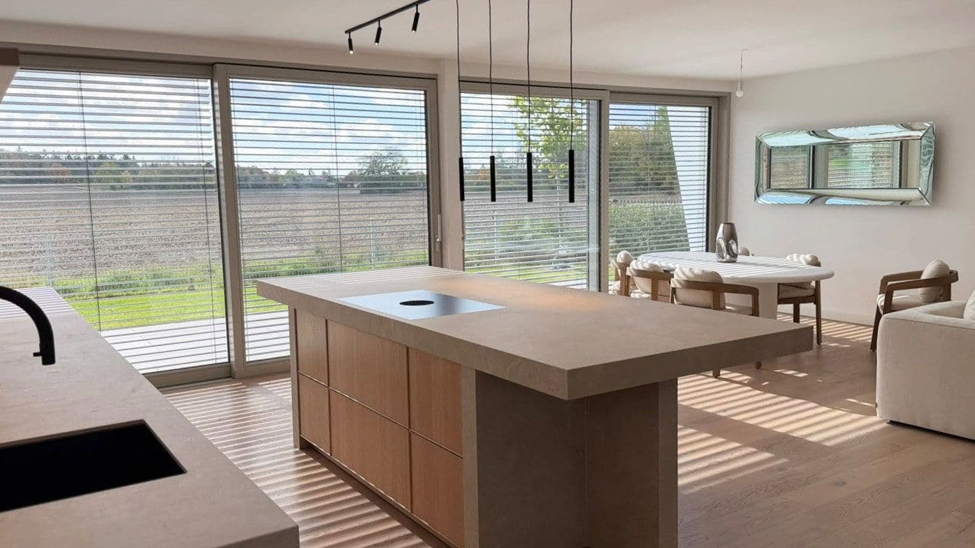Predaj domu 218 m², pozemok 350 m², München, Bavorsko Predaj domu 218 m², pozemok 350 m², München, Bavorsko