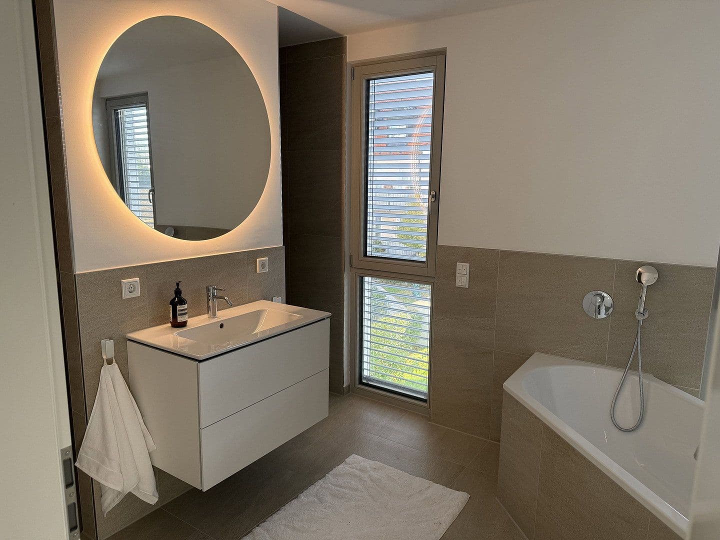 Predaj domu 218 m², pozemok 350 m², München, Bavorsko Predaj domu 218 m², pozemok 350 m², München, Bavorsko