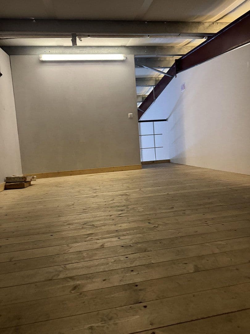 Prenájom nebytového priestoru 183 m², Thiendorf, Sasko Prenájom nebytového priestoru 183 m², Thiendorf, Sasko