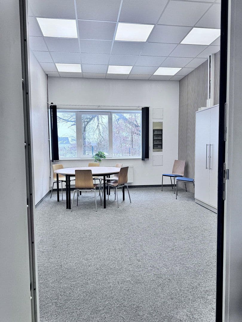 Prenájom nebytového priestoru 183 m², Thiendorf, Sasko Prenájom nebytového priestoru 183 m², Thiendorf, Sasko
