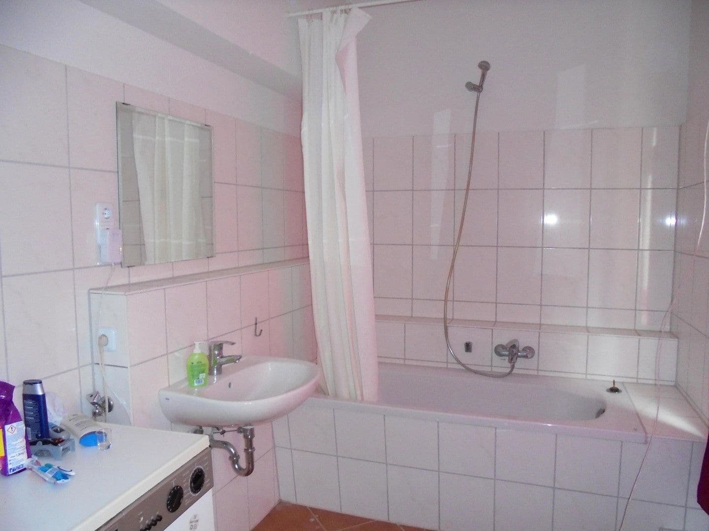 Prenájom bytu 1-izbový 16 m², Trierer Straße 33, Weimar, Durínsko Prenájom bytu 1-izbový 16 m², Trierer Straße 33, Weimar, Durínsko
