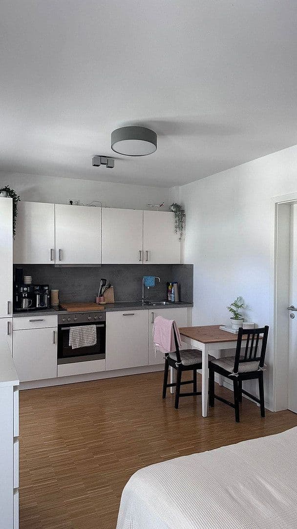 Prenájom bytu 1-izbový 32 m², Frankfurt, Hesensko Prenájom bytu 1-izbový 32 m², Frankfurt, Hesensko