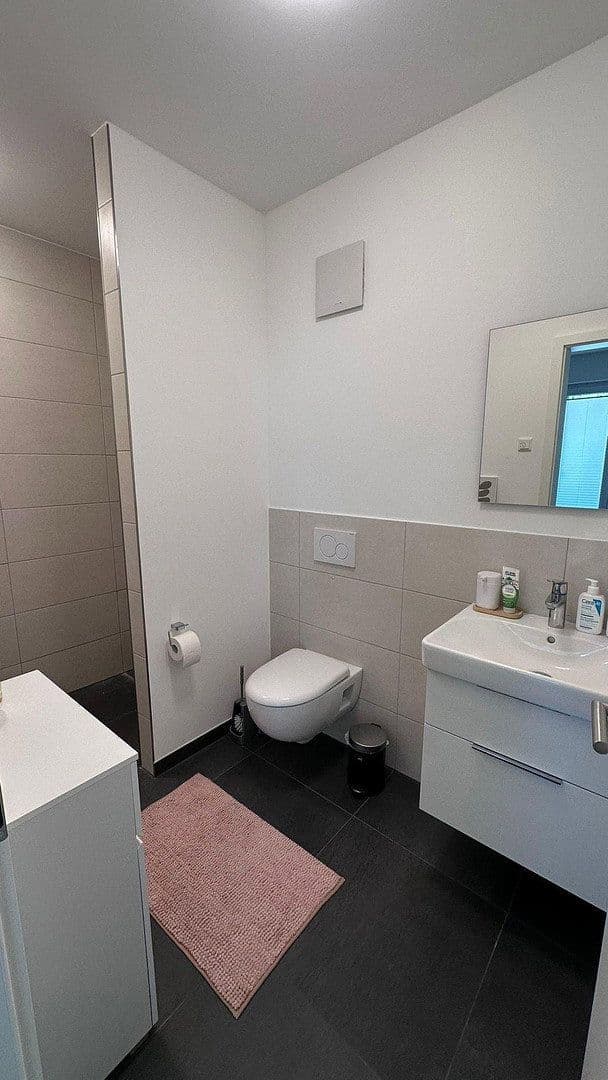 Prenájom bytu 1-izbový 32 m², Frankfurt, Hesensko Prenájom bytu 1-izbový 32 m², Frankfurt, Hesensko