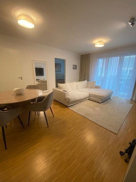 Prenájom bytu 2-izbový 53 m², Frankfurt am Main, Hesensko Prenájom bytu 2-izbový 53 m², Frankfurt am Main, Hesensko