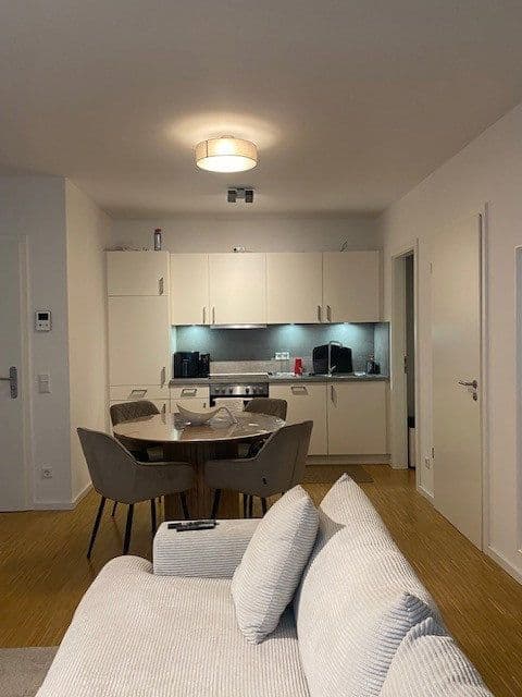 Prenájom bytu 2-izbový 53 m², Frankfurt am Main, Hesensko Prenájom bytu 2-izbový 53 m², Frankfurt am Main, Hesensko