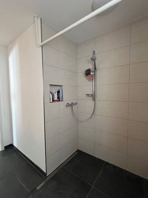 Prenájom bytu 2-izbový 53 m², Frankfurt am Main, Hesensko Prenájom bytu 2-izbový 53 m², Frankfurt am Main, Hesensko