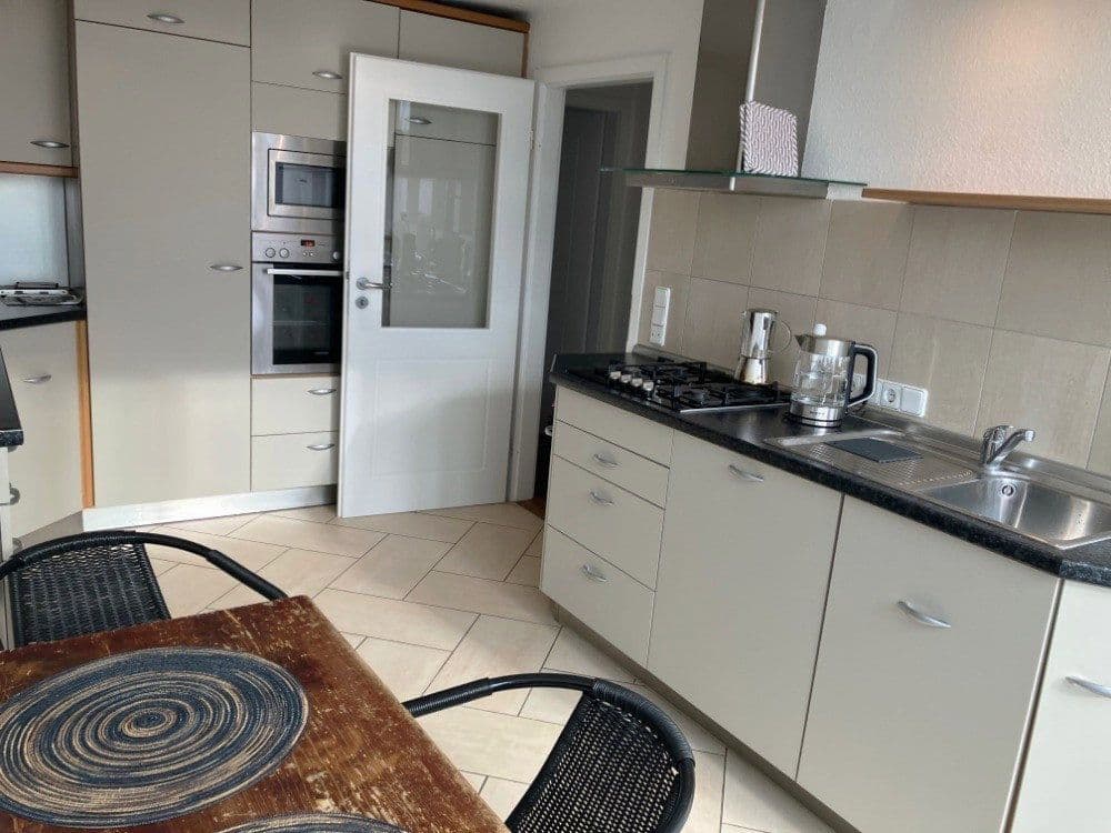 Prenájom bytu 3-izbový 96 m², Hastverstraße, Nürnberg, Bavorsko Prenájom bytu 3-izbový 96 m², Hastverstraße, Nürnberg, Bavorsko