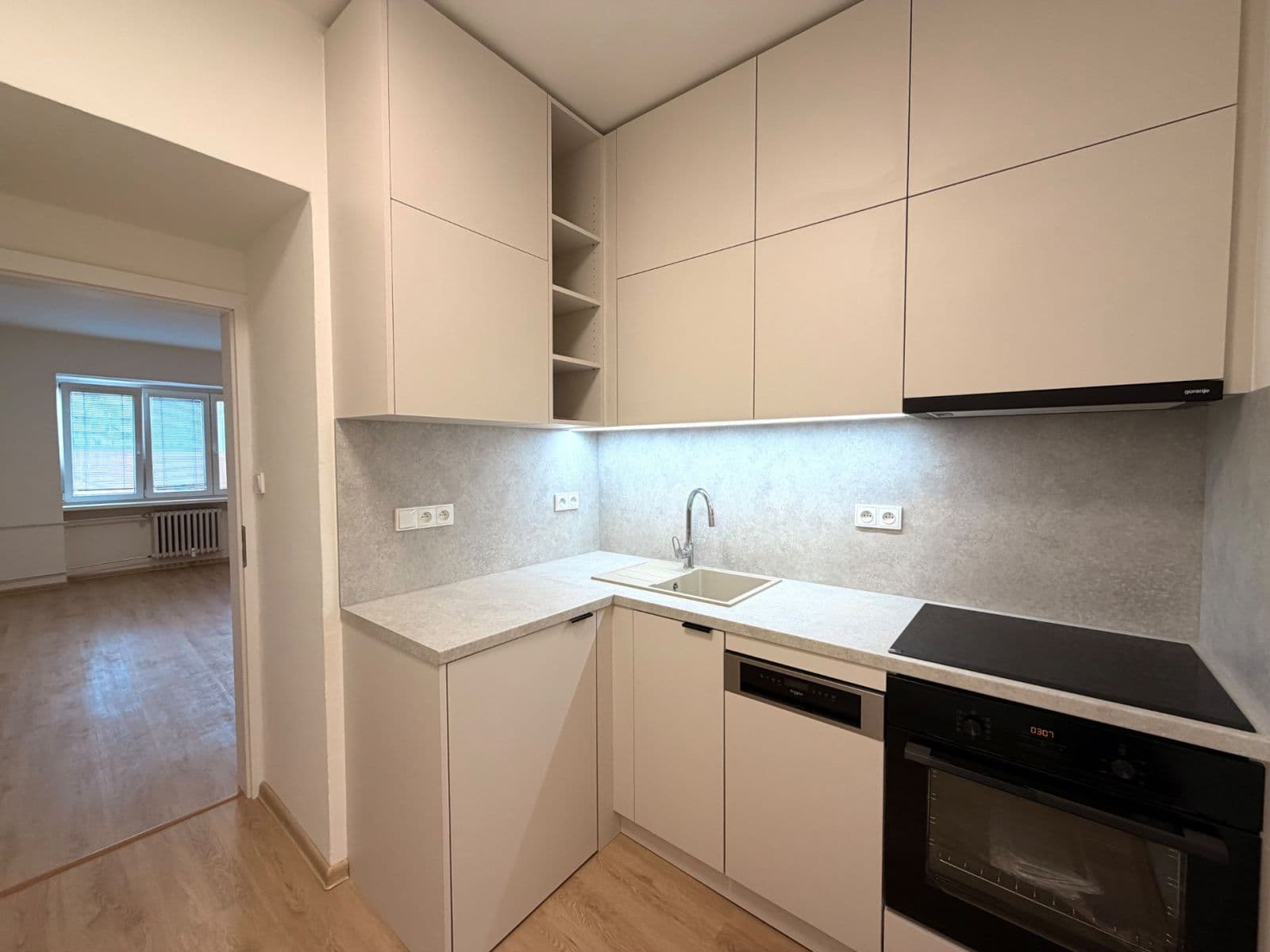 Prenájom bytu 1-izbový 33 m², Dělnická, Praha, Praha Prenájom bytu 1-izbový 33 m², Dělnická, Praha, Praha