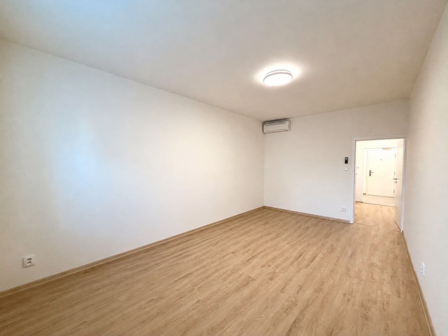 Prenájom bytu 1-izbový 33 m², Dělnická, Praha, Praha Prenájom bytu 1-izbový 33 m², Dělnická, Praha, Praha