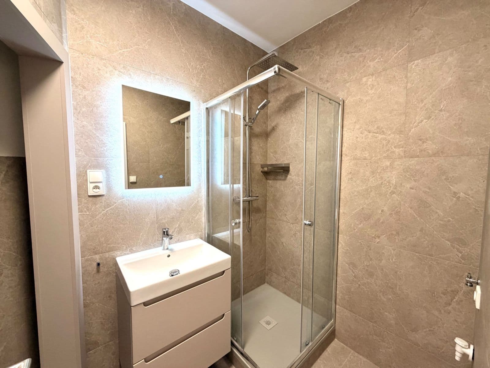 Prenájom bytu 1-izbový 33 m², Dělnická, Praha, Praha Prenájom bytu 1-izbový 33 m², Dělnická, Praha, Praha