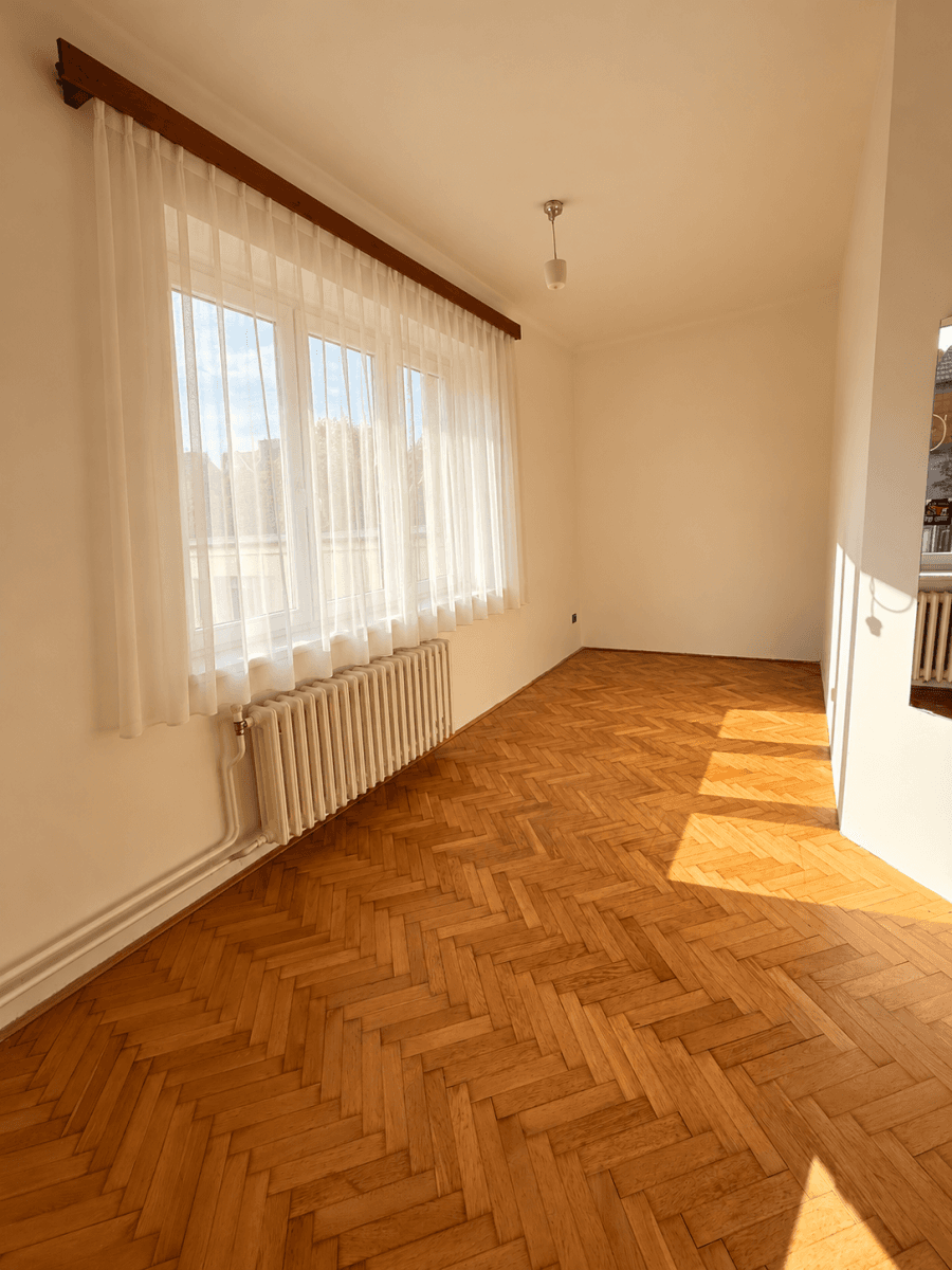 Prenájom bytu 4-izbový 95 m², Bedřicha Smetany, Český Brod, Středočeský kraj Prenájom bytu 4-izbový 95 m², Bedřicha Smetany, Český Brod, Středočeský kraj