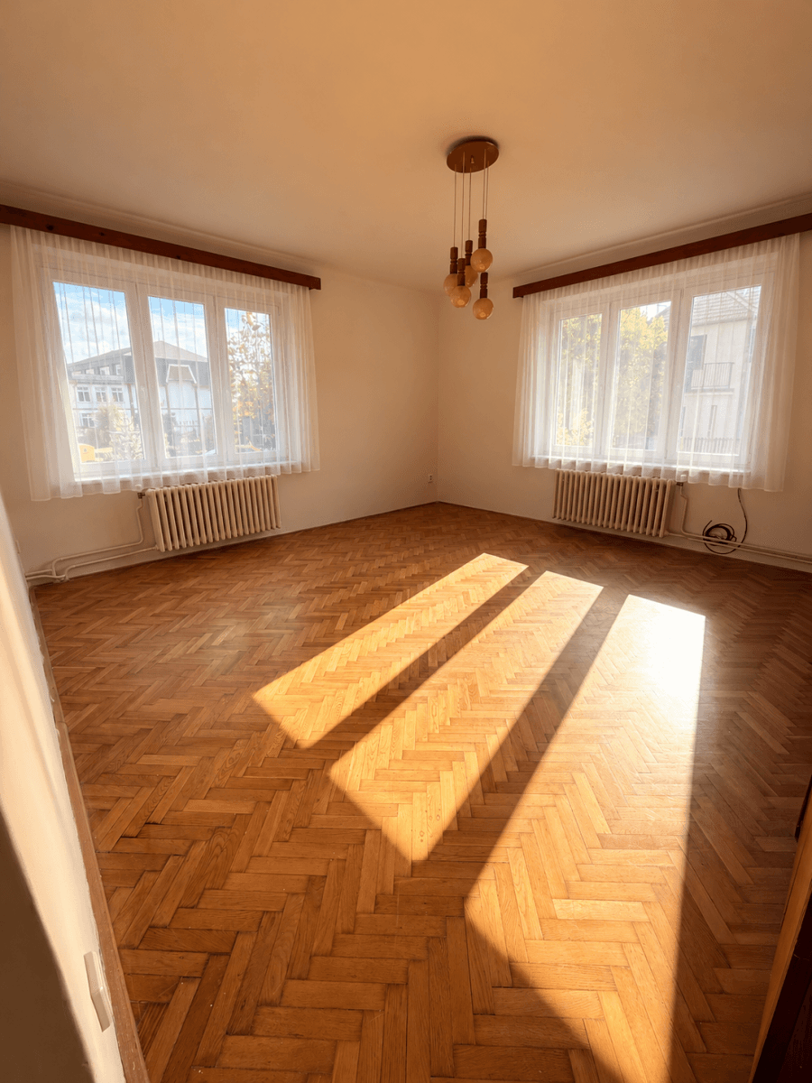 Prenájom bytu 4-izbový 95 m², Bedřicha Smetany, Český Brod, Středočeský kraj Prenájom bytu 4-izbový 95 m², Bedřicha Smetany, Český Brod, Středočeský kraj