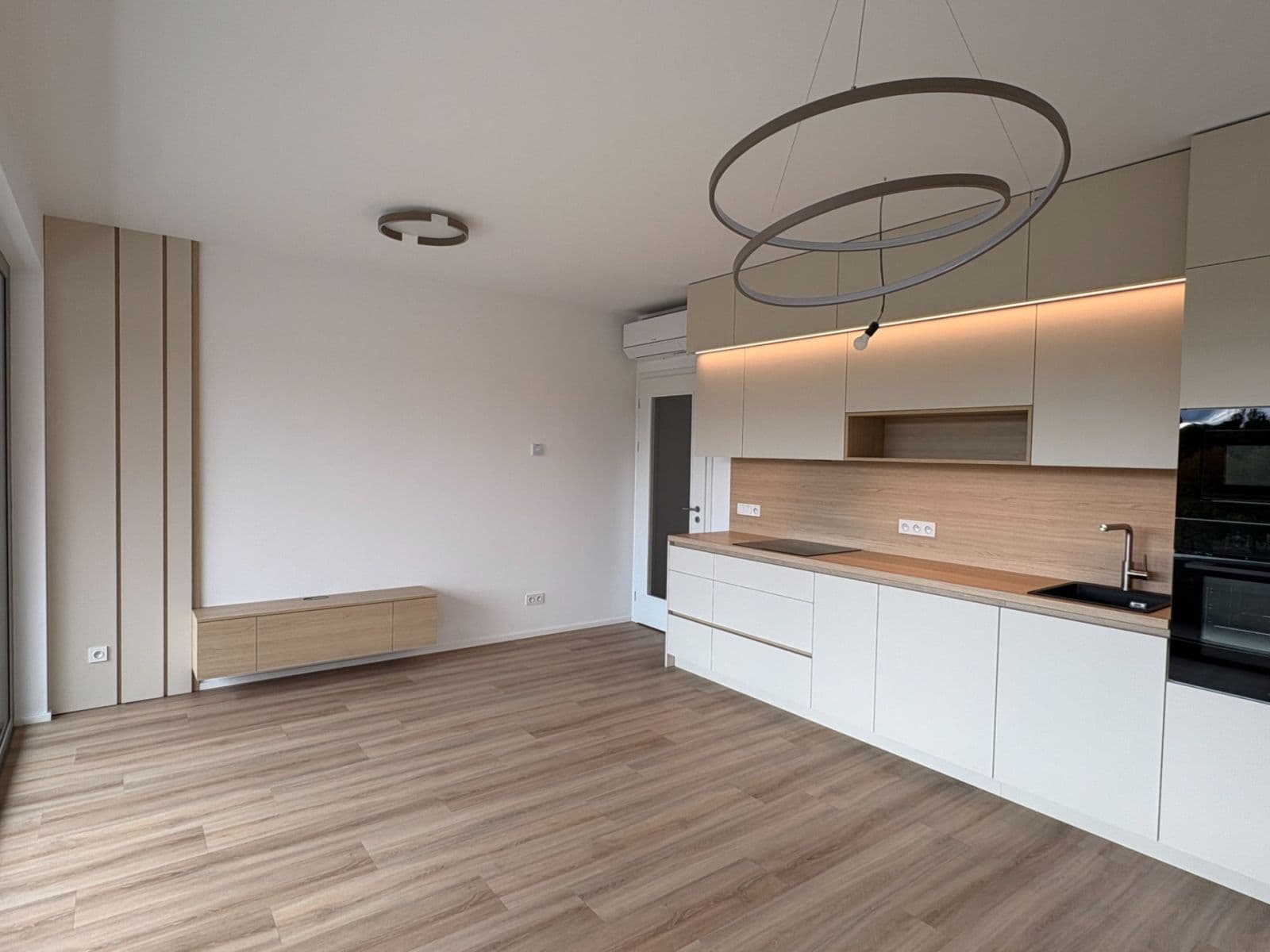Prenájom bytu 2-izbový 47 m², Práčská, Praha, Praha Prenájom bytu 2-izbový 47 m², Práčská, Praha, Praha