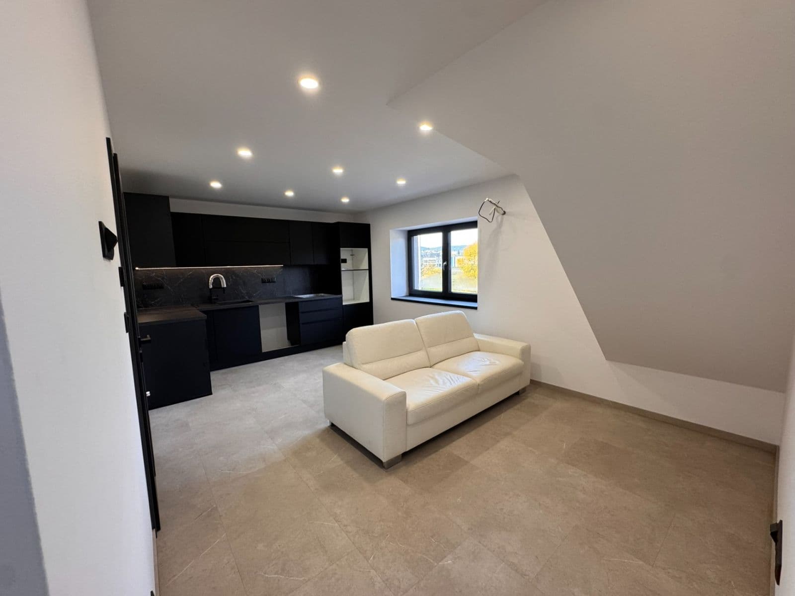 Predaj domu 142 m², pozemok 991 m², Na Poříčí, Králův Dvůr, Středočeský kraj Predaj domu 142 m², pozemok 991 m², Na Poříčí, Králův Dvůr, Středočeský kraj