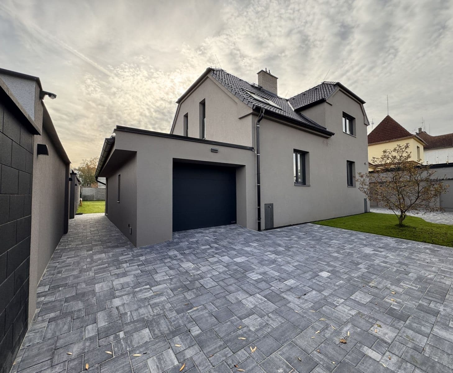 Predaj domu 142 m², pozemok 991 m², Na Poříčí, Králův Dvůr, Středočeský kraj Predaj domu 142 m², pozemok 991 m², Na Poříčí, Králův Dvůr, Středočeský kraj
