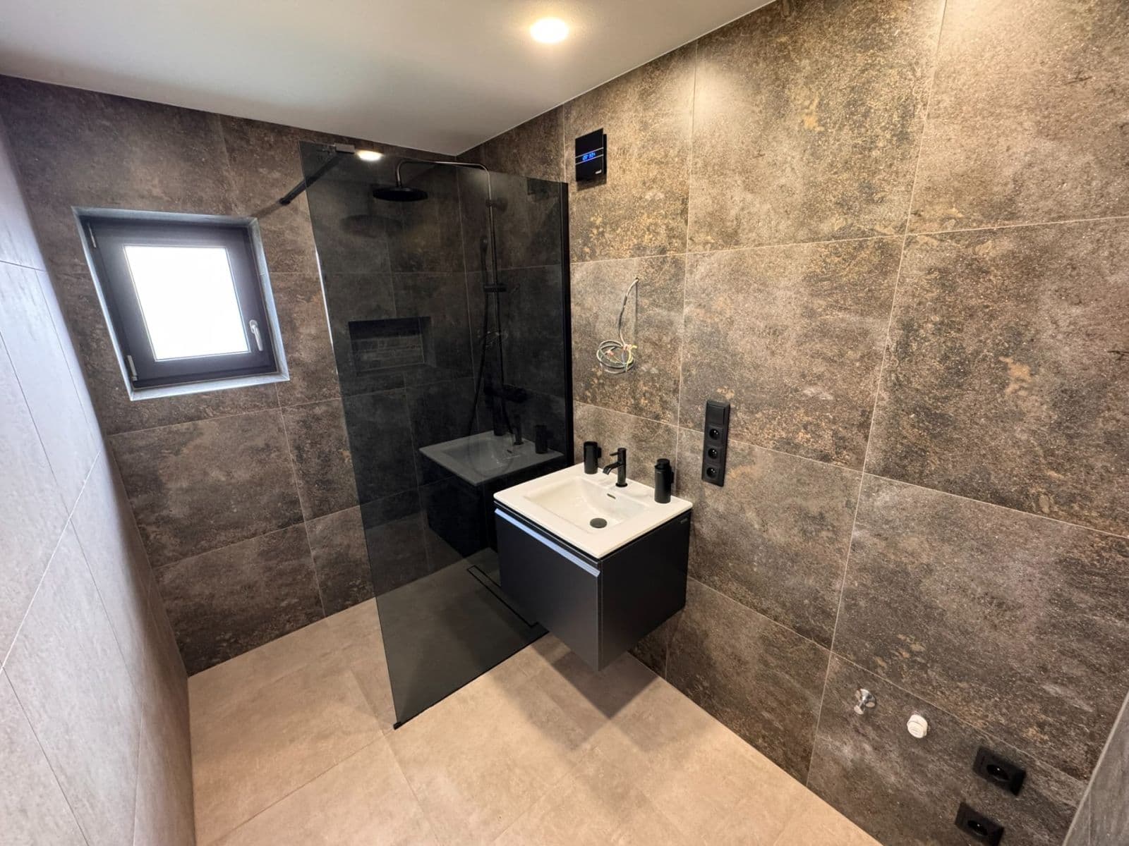 Predaj domu 142 m², pozemok 991 m², Na Poříčí, Králův Dvůr, Středočeský kraj Predaj domu 142 m², pozemok 991 m², Na Poříčí, Králův Dvůr, Středočeský kraj