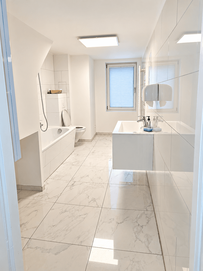 Prenájom bytu 6-izbový 204 m², Wandlitzstr. 1-3, Berlin, Berlín Prenájom bytu 6-izbový 204 m², Wandlitzstr. 1-3, Berlin, Berlín