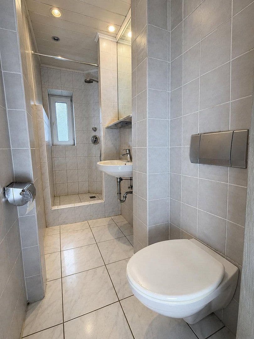 Prenájom bytu 2-izbový 72 m², Liebigstrasse 9, Düsseldorf, Severné Porýnie - Westfálsko Prenájom bytu 2-izbový 72 m², Liebigstrasse 9, Düsseldorf, Severné Porýnie - Westfálsko