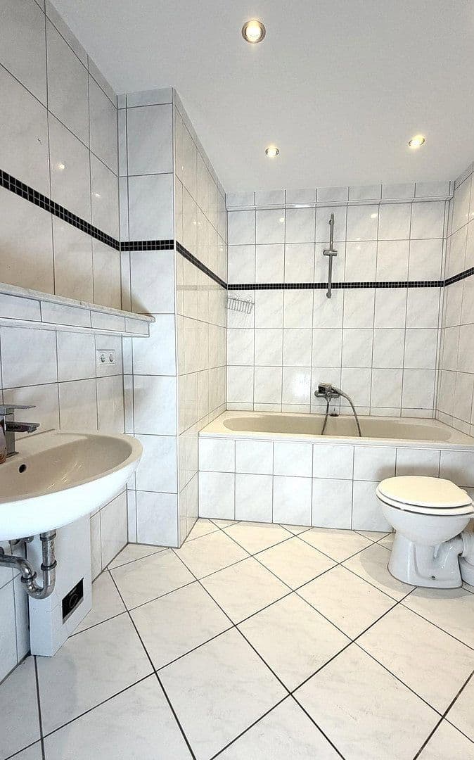 Prenájom bytu 2-izbový 72 m², Liebigstrasse 9, Düsseldorf, Severné Porýnie - Westfálsko Prenájom bytu 2-izbový 72 m², Liebigstrasse 9, Düsseldorf, Severné Porýnie - Westfálsko