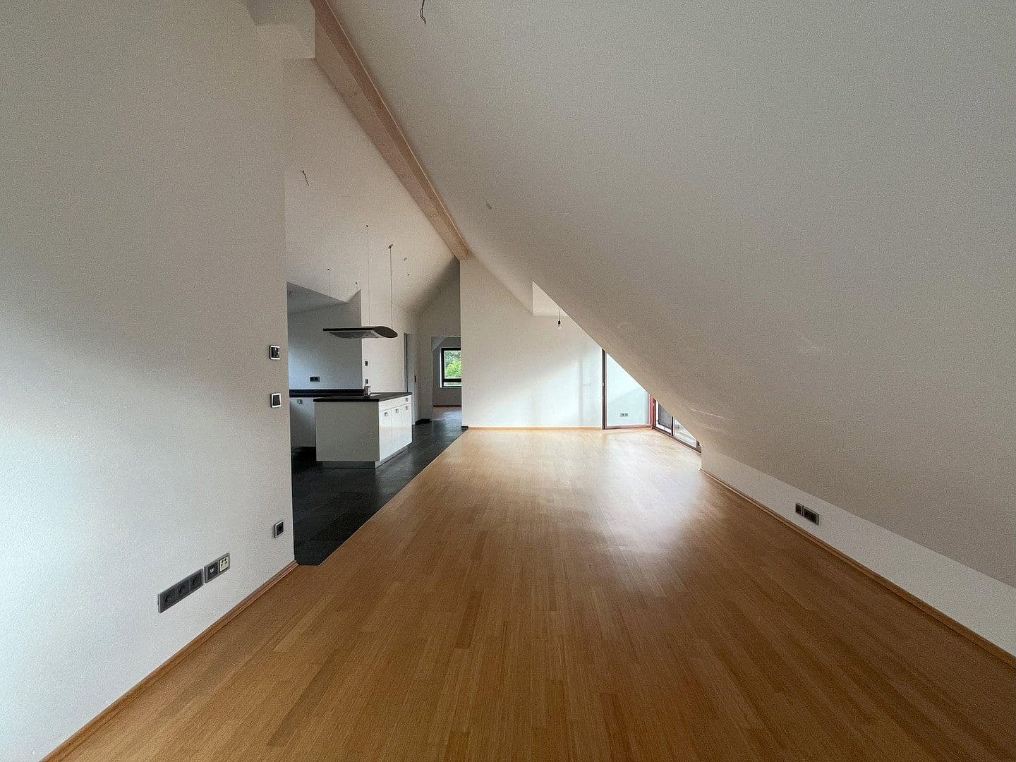 Prenájom bytu 3-izbový 72 m², München, Bavorsko Prenájom bytu 3-izbový 72 m², München, Bavorsko
