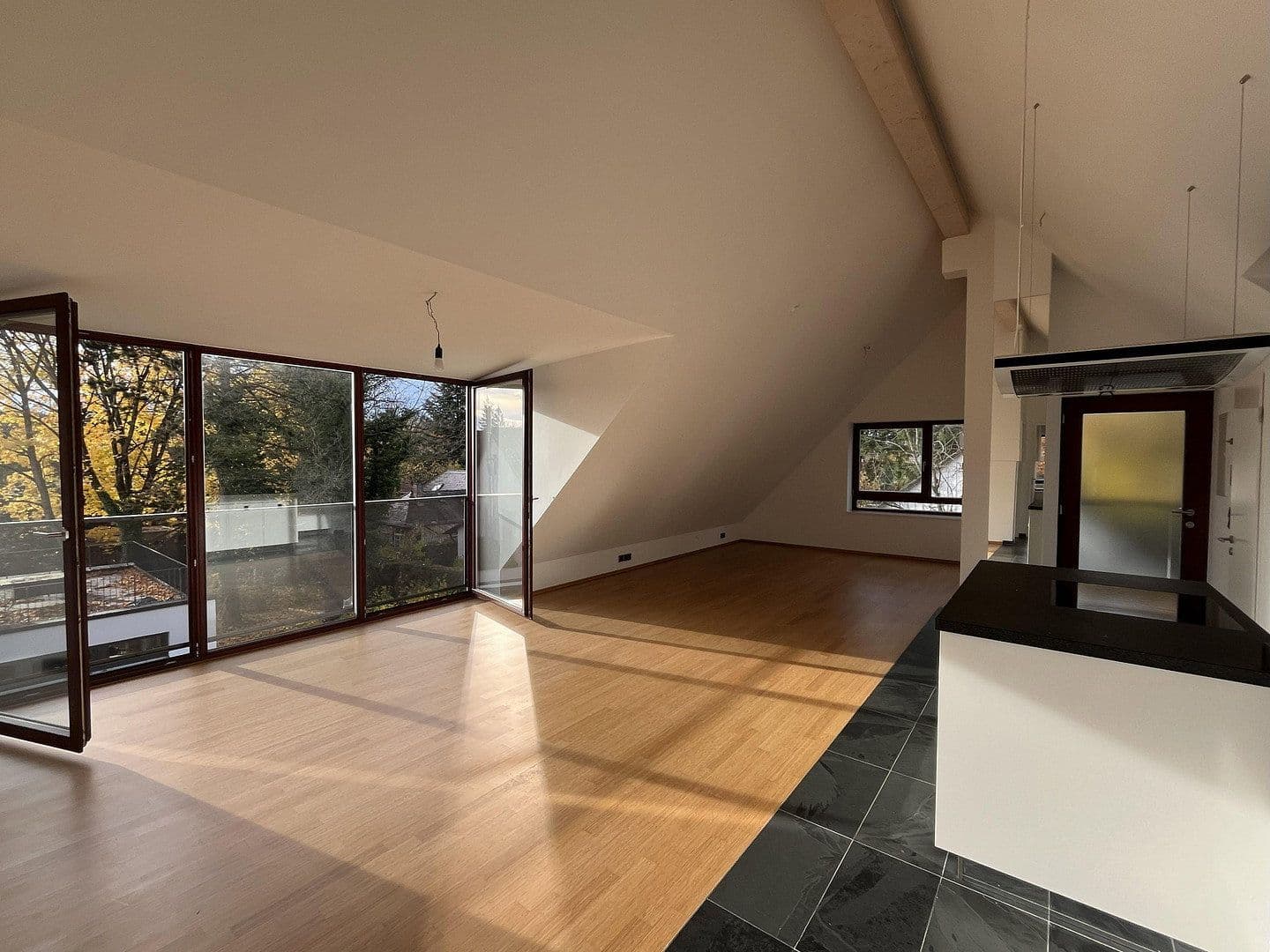 Prenájom bytu 3-izbový 72 m², München, Bavorsko Prenájom bytu 3-izbový 72 m², München, Bavorsko