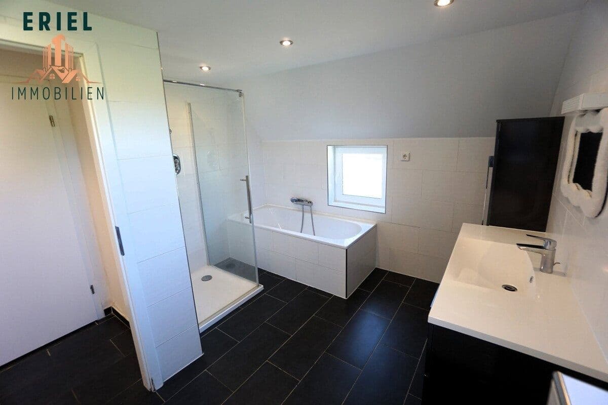 Predaj domu 205 m², pozemok 1.625 m², Aurich, Dolné Sasko Predaj domu 205 m², pozemok 1.625 m², Aurich, Dolné Sasko