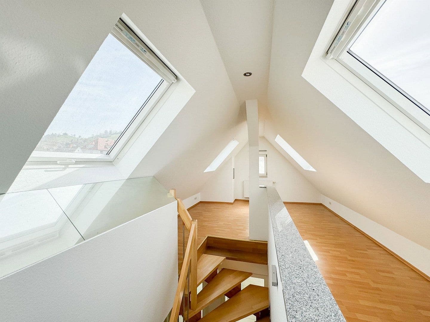 Predaj bytu 3-izbový 94 m², Stuttgart, Bádensko-Wurttembersko Predaj bytu 3-izbový 94 m², Stuttgart, Bádensko-Wurttembersko