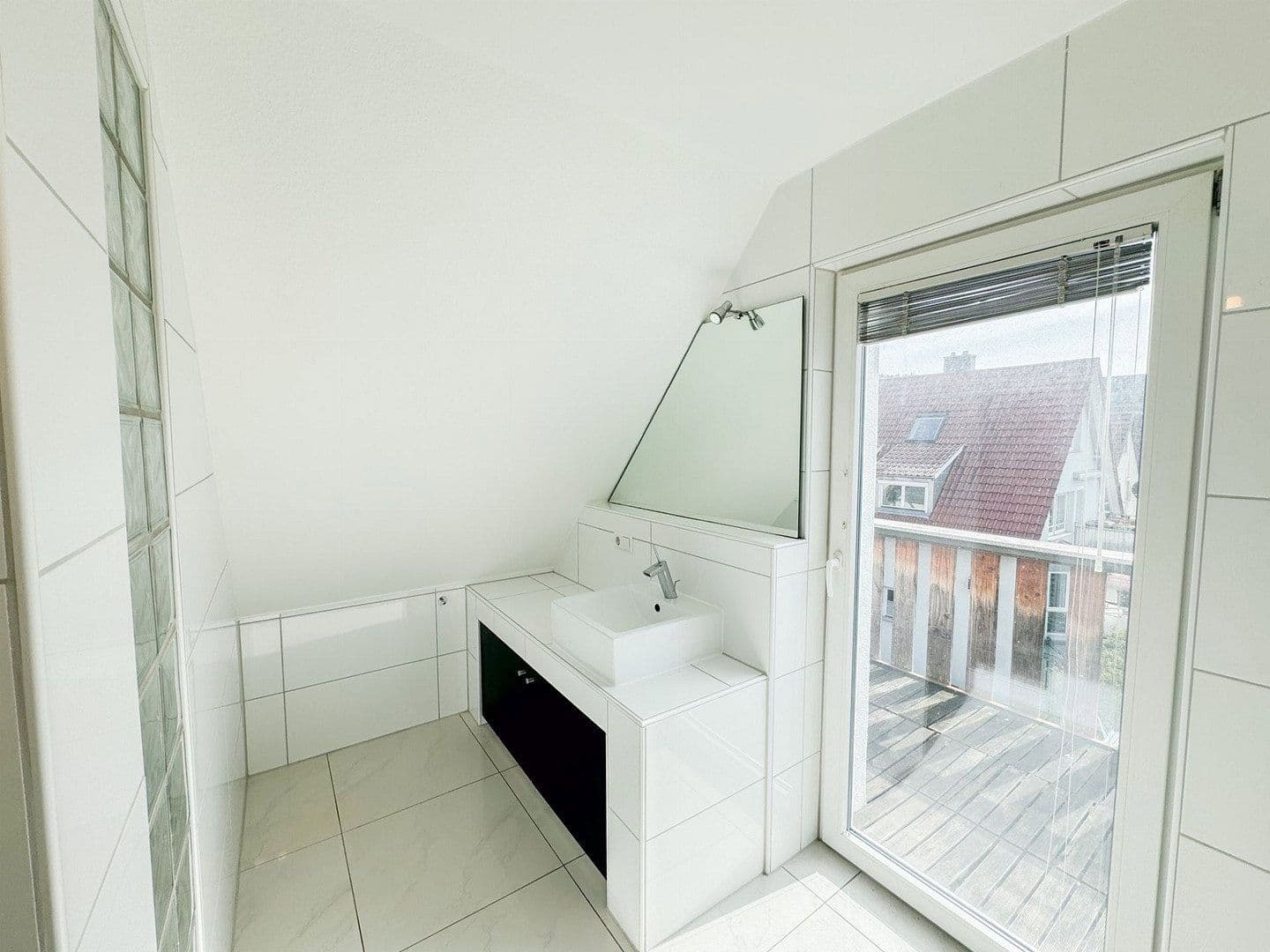 Predaj bytu 3-izbový 94 m², Stuttgart, Bádensko-Wurttembersko Predaj bytu 3-izbový 94 m², Stuttgart, Bádensko-Wurttembersko