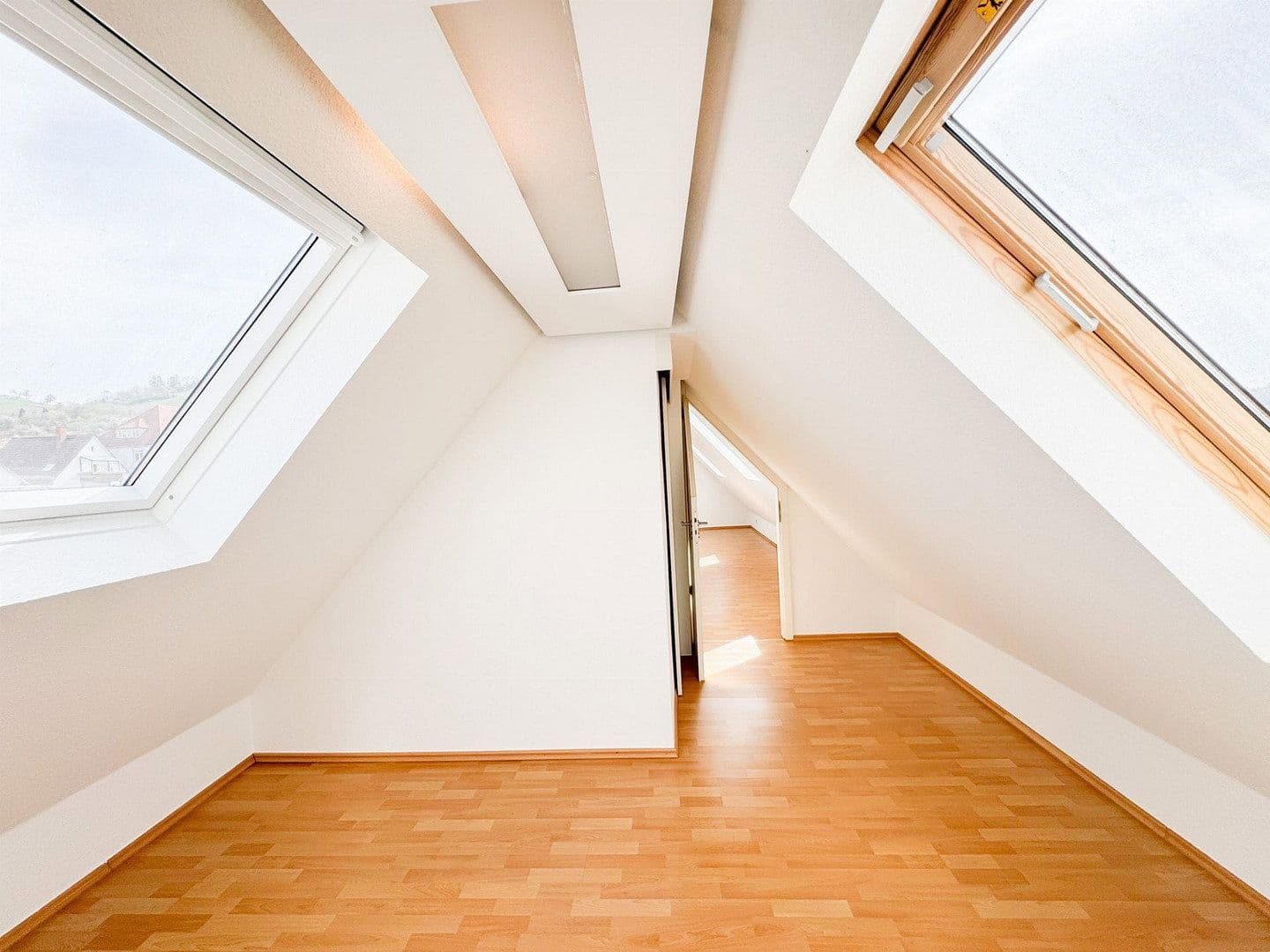Predaj bytu 3-izbový 94 m², Stuttgart, Bádensko-Wurttembersko Predaj bytu 3-izbový 94 m², Stuttgart, Bádensko-Wurttembersko
