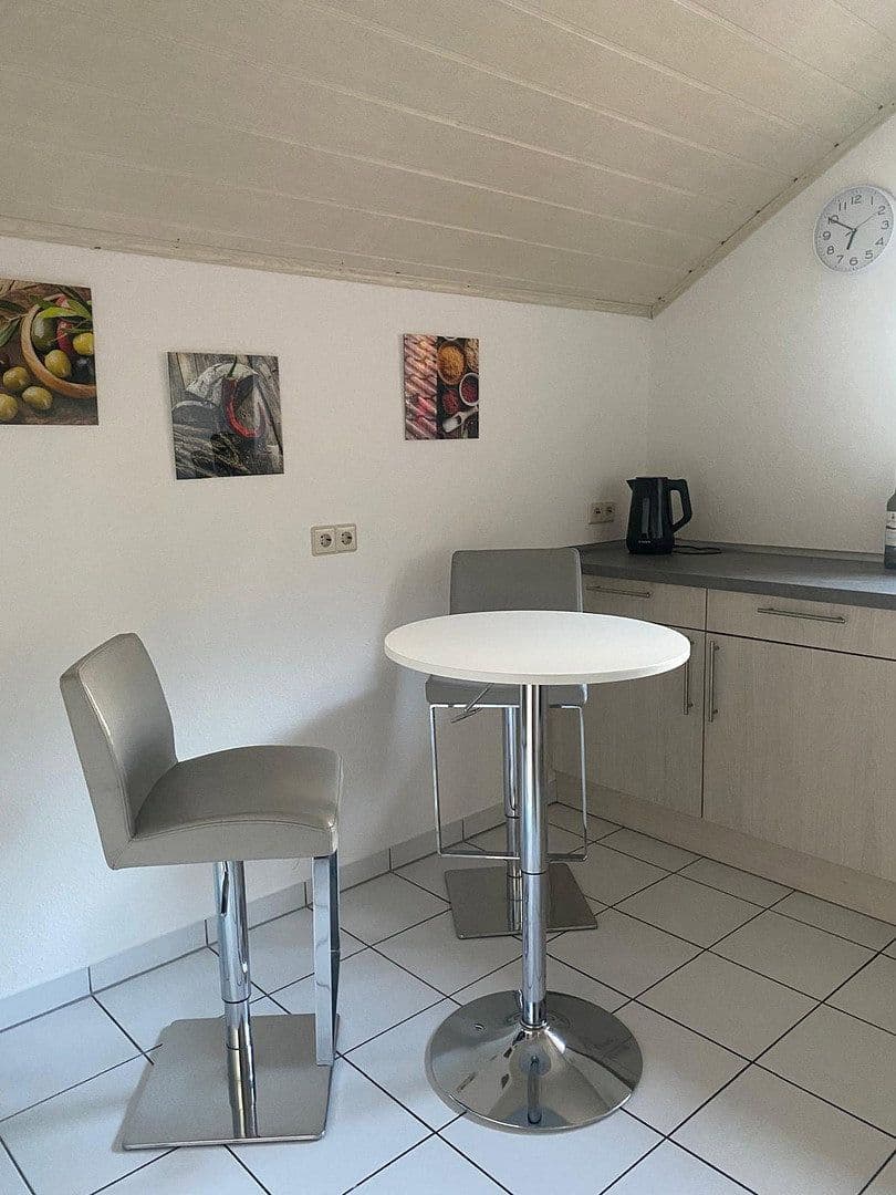 Prenájom bytu 3-izbový 85 m², Ingelfingen, Bádensko-Wurttembersko Prenájom bytu 3-izbový 85 m², Ingelfingen, Bádensko-Wurttembersko