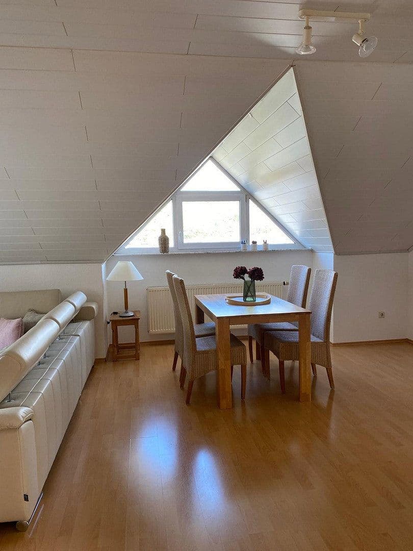 Prenájom bytu 3-izbový 85 m², Ingelfingen, Bádensko-Wurttembersko Prenájom bytu 3-izbový 85 m², Ingelfingen, Bádensko-Wurttembersko